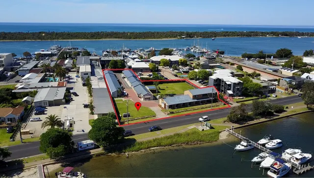 Lakeside Motel Waterfront