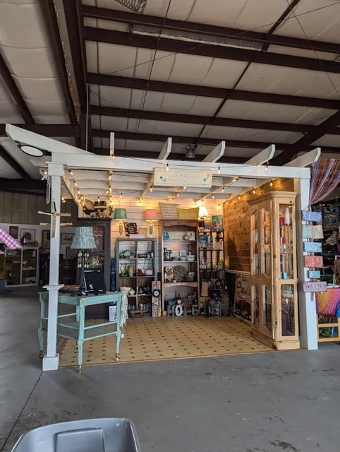 Sisters Junktiques Vintage Market