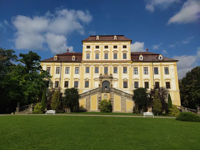 Zámek Červený Hrádek