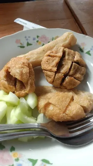 Pempek Ny. Kamto Palagan