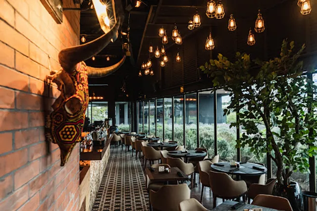 Gin Gin Plaza Satélite