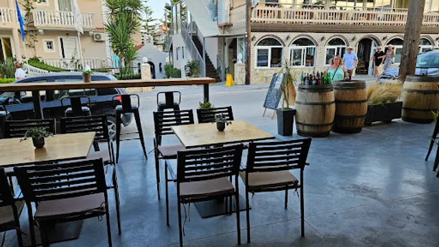 Esme's Beer Garden - Pizza, Pasta, Burger, Tacos - Gastropub & Restaurant