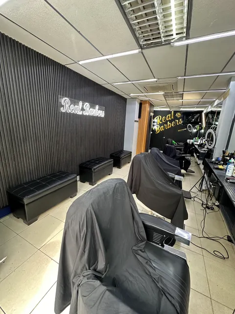 BARBERÍA “REAL BARBERS”