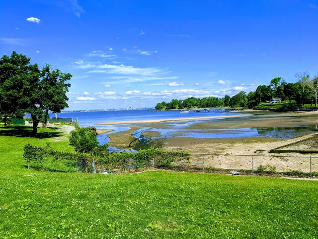Saddle Rock Village Park