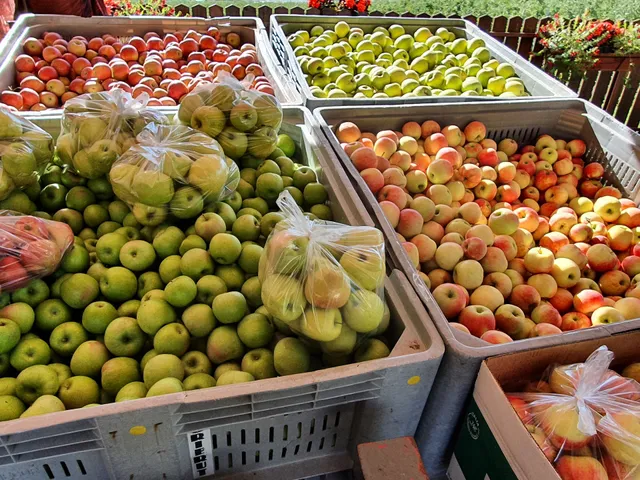 Spargel und Apfelverkaufsstand