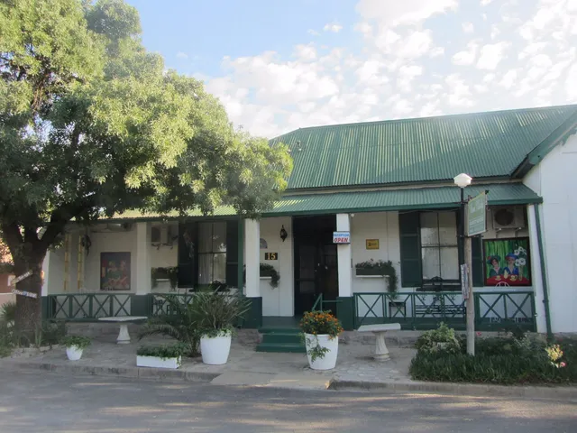 Bun Clody Manor - Guest House & Coffee Shop