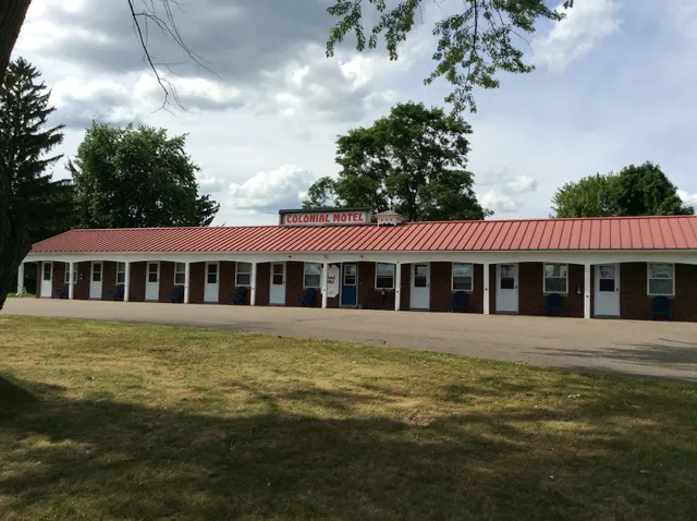 Colonial Motel