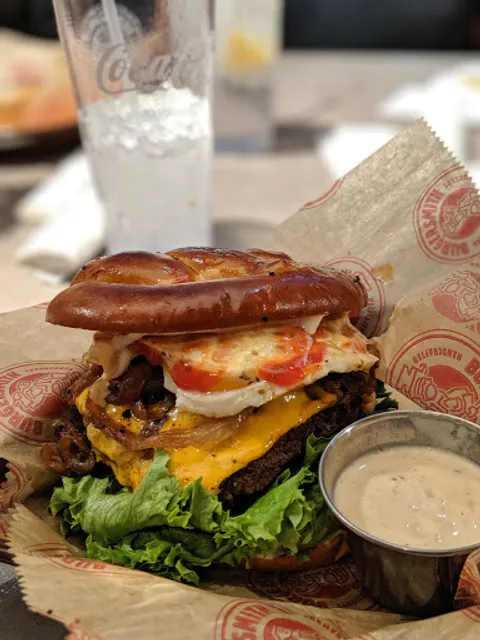 Burgersmith Highland at Old Perkins Rd (Next to Blue Bayou)