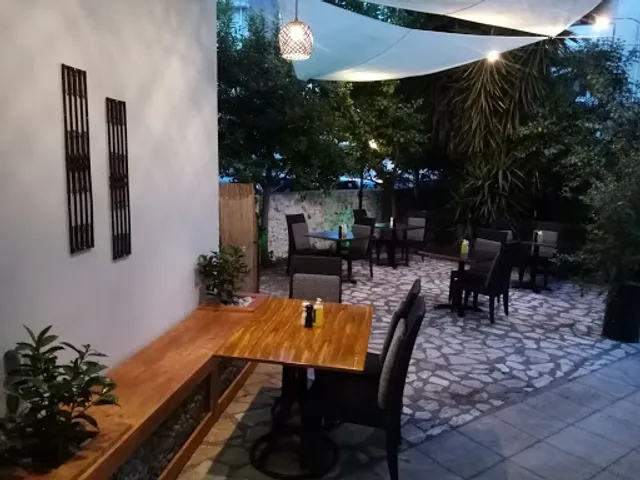 "PAROUSIES" μεζεδοπωλειο εστιατοριο