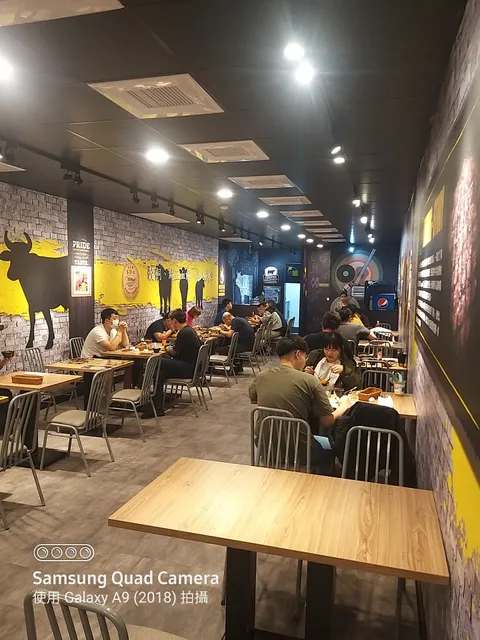 專獵牛排-三重集成店 新北 平價人氣美式牛排 必吃排隊美食推薦 原塊厚切安格斯牛沙朗牛 重磅雞腿排特色蒜醬 公司聚餐親子餐廳首選