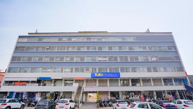 FabHotel Hill Park I