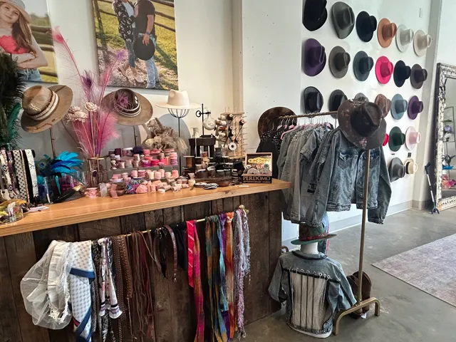 Star’s Hat and Jewelry Bar