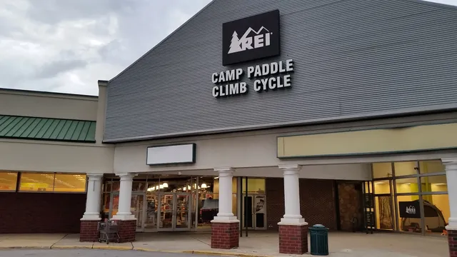 REI