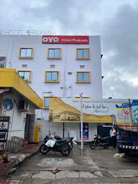 OYO Flagship 26908 Hotel Prakash