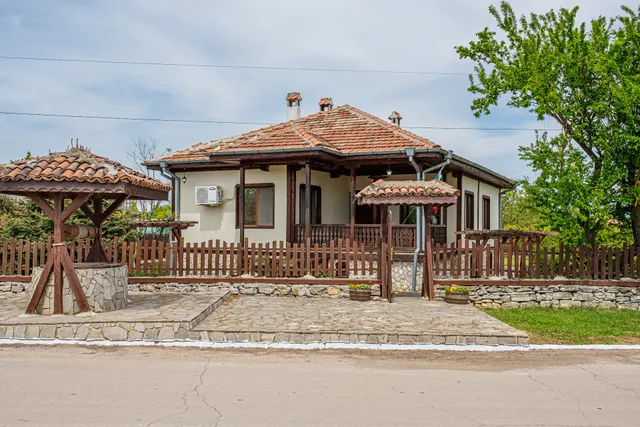 "Къщата с Кладенеца" - с. Генерал Кантарджиево