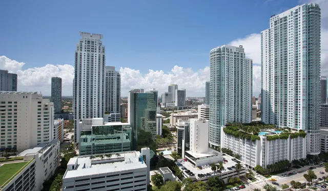 Yacht Club at Brickell Apartments