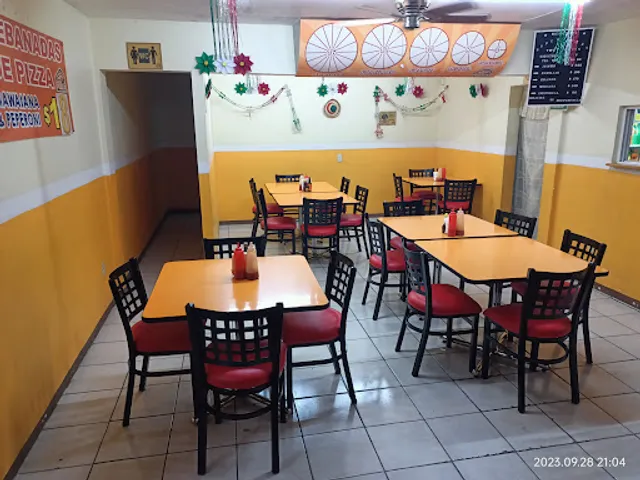 Super Pizza two friends