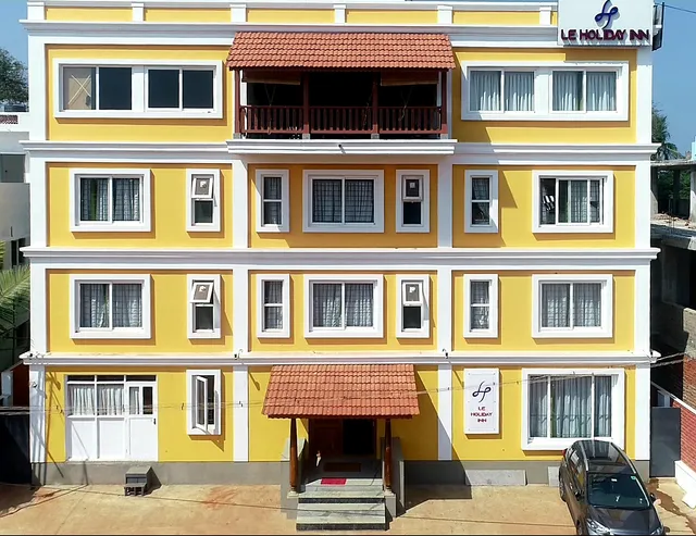 Le Holiday Inn - Swimming Pool Resort