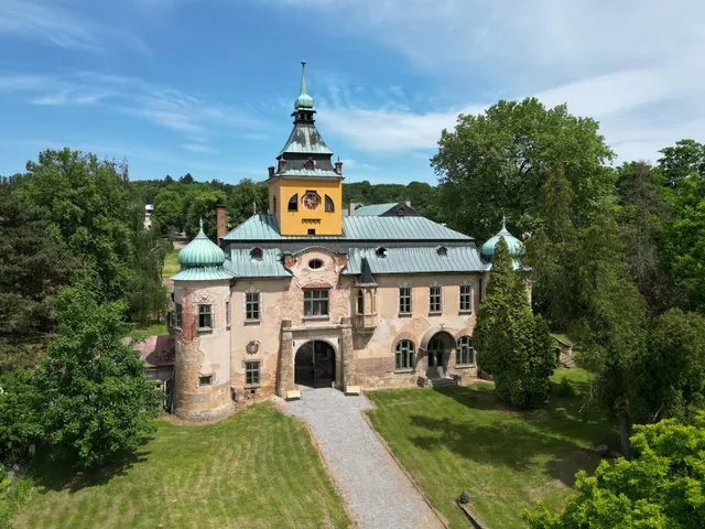 Zámecký areál Holovousy s.r.o.