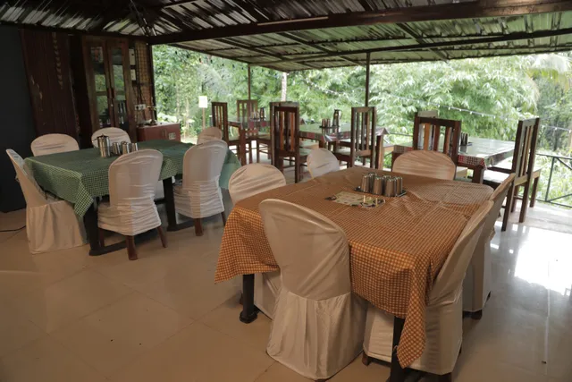 Pepper & Clove Restaurant പെപ്പർ & ക്ലോവ്‌ റെസ്റ്റോറന്‍റ്