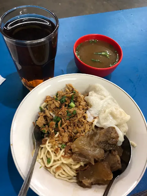 Pangsit Mie Babat Otot Jembatan Merah