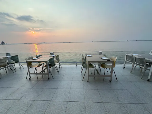 Bakkai Seaside Kitchen