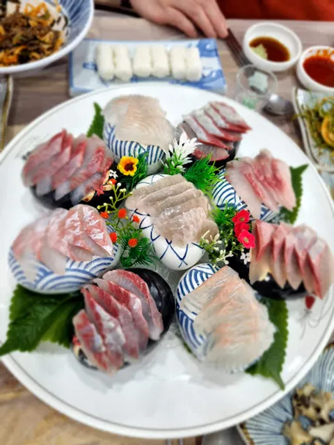 Millak Raw Fish Center