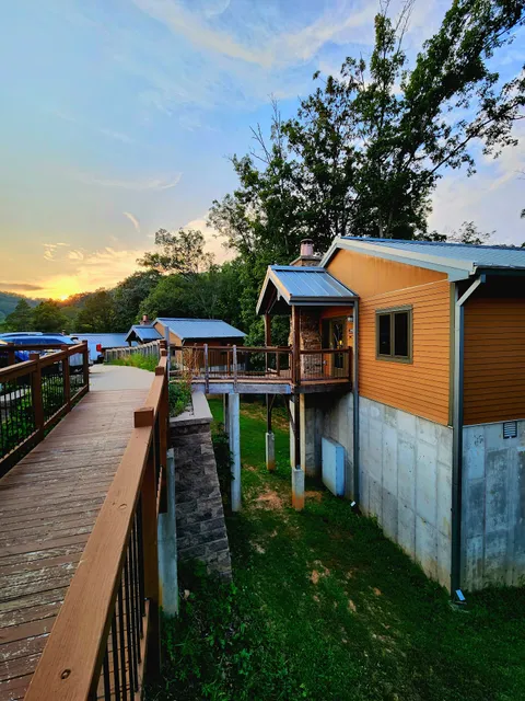 Echo Bluff State Park Lodge