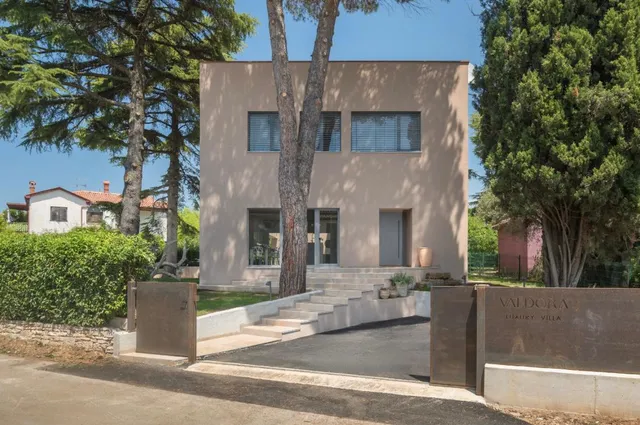 VALDORA Luxury Villa with pool