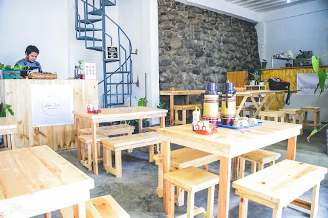 Lola Vi's kitchenette