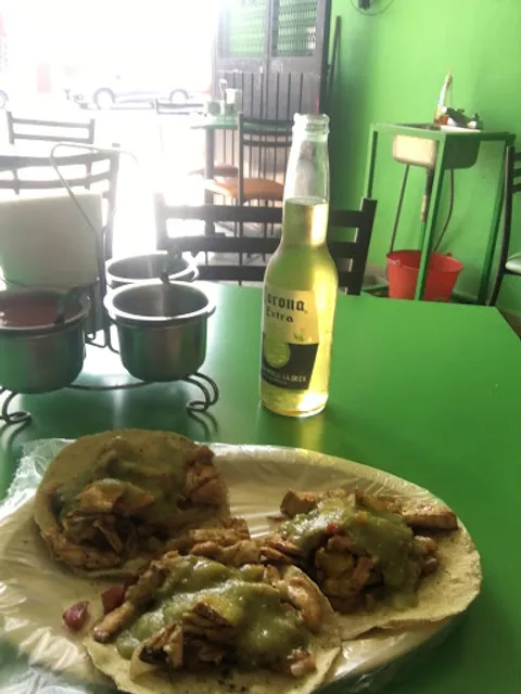 Many "Tacos y Huaraches"