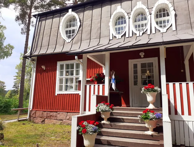Villa Haikari Kesäolohuone - Tarkista aukioloajat www.villahaikari.fi!