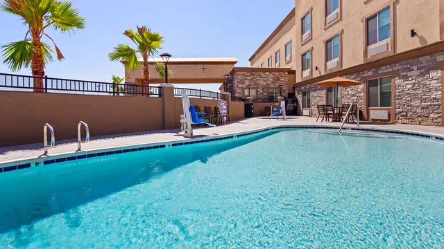 Best Western Plus New Barstow Inn & Suites