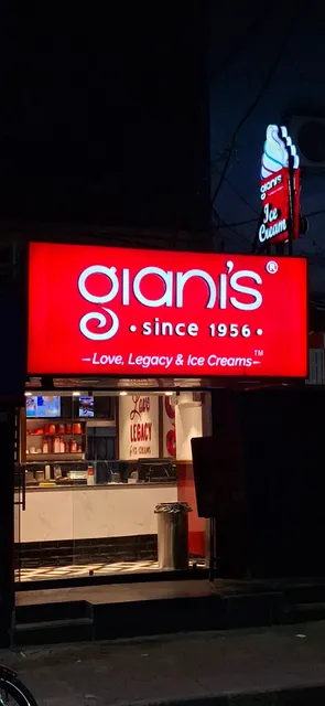 Gianis Icecream