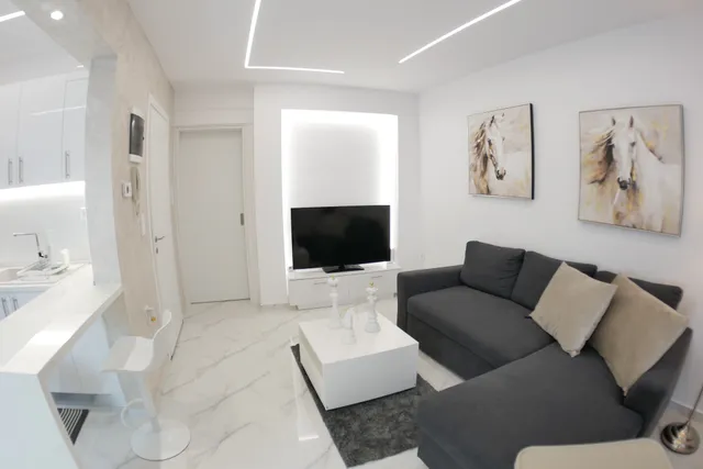 CORAL Apartment with free private parking by stayinthess.com