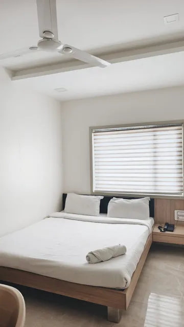 Dwarka Palace Lodging