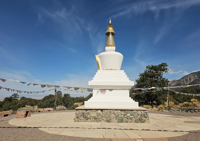 Tashi Gomang Stupa