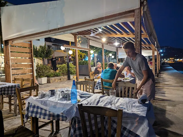 Ο Γιαλός Ουζερί, Αγριά