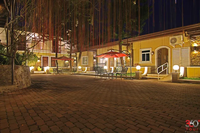 Villa Diana Hotel & Cafe