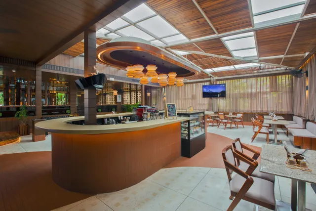 5th Bistro Café & Bar by Coral Reef Resort & Spa