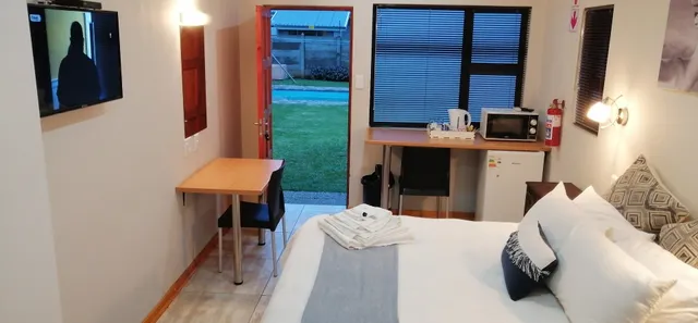 R660.00- Twilight Inn B&B