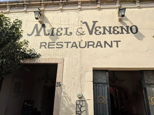 Miel & Veneno Restaurant