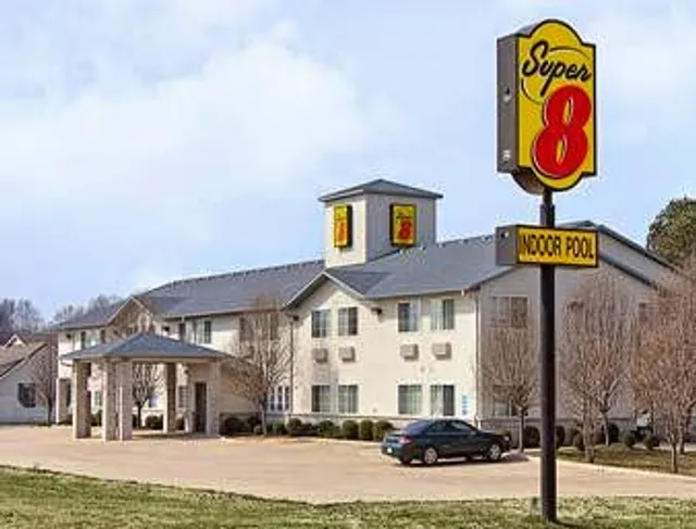 Super 8 Ripley