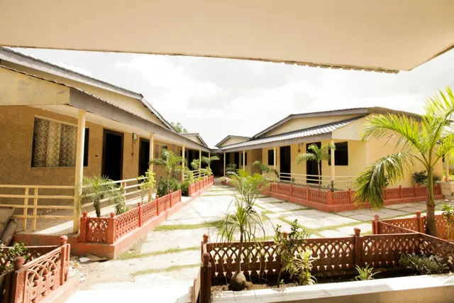 OYO 28584 The Royal Park Resort