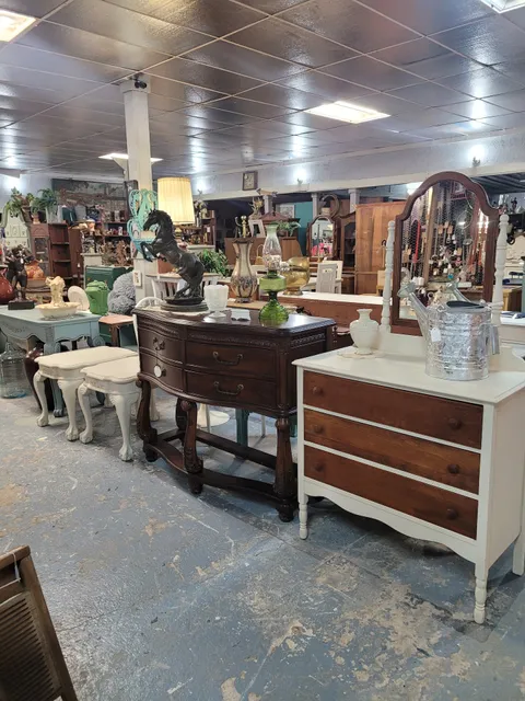 Old Round Up Flea Market and Antiques