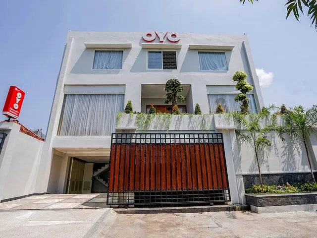 OYO 747 Cipunegara Residence
