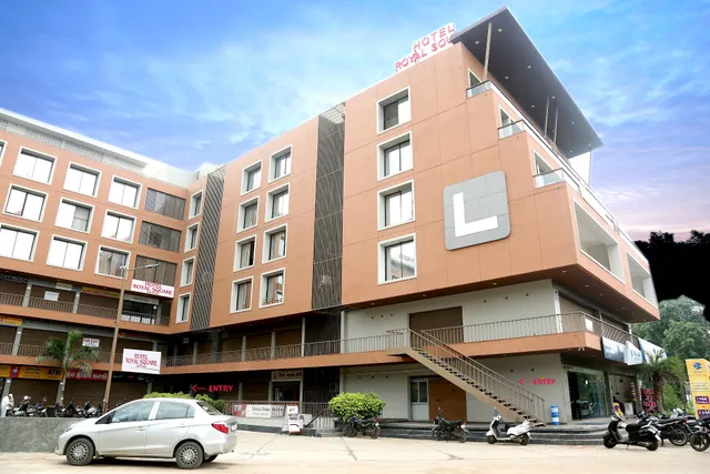 Hotel Royal Square || Best Budget Hotel In Nadiad
