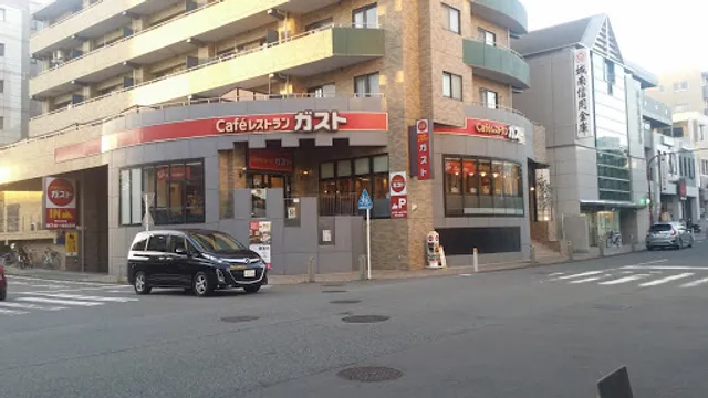 ガスト 仲町台駅前店