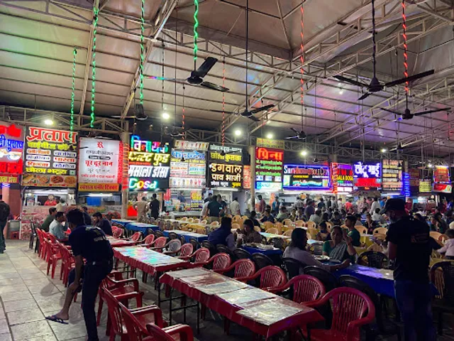 RANAJI Special Chur Chur Naan Paneer Handi Daal Makhani