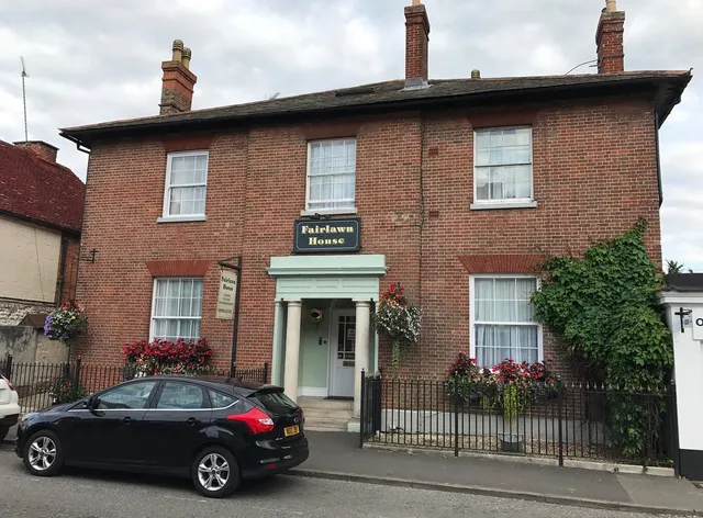 Fairlawn House - A Little Place - Boutique Hotel - Amesbury